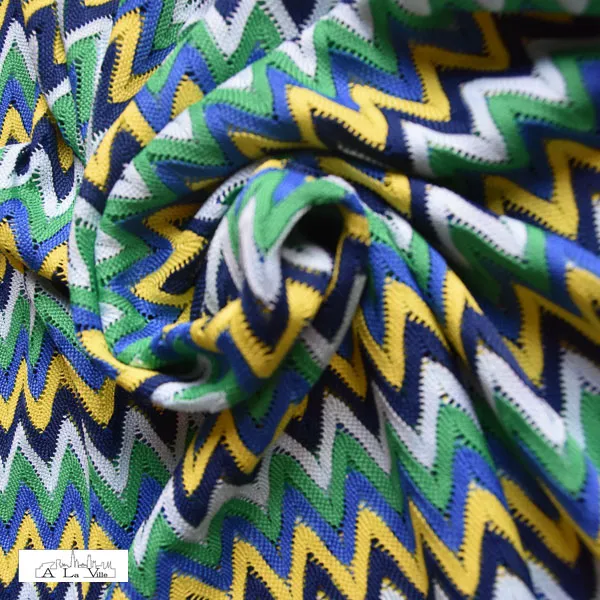 Fijne breistof groen blauw met zigzag patroon - Knipmode